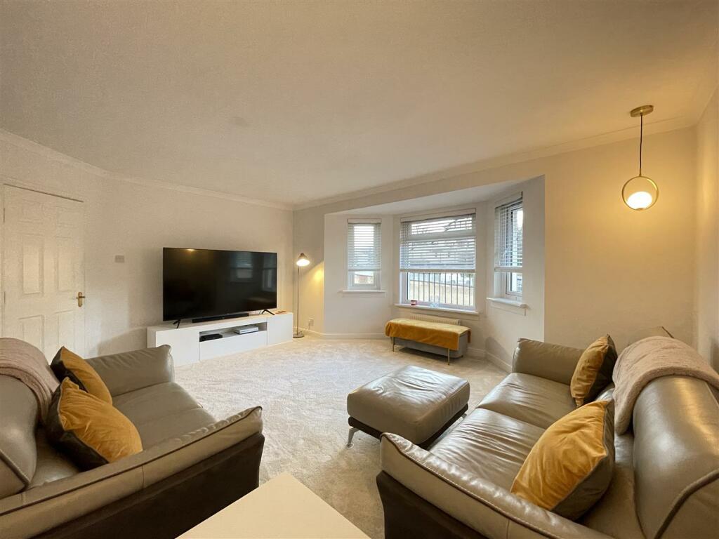 Lounge 1.JPEG
