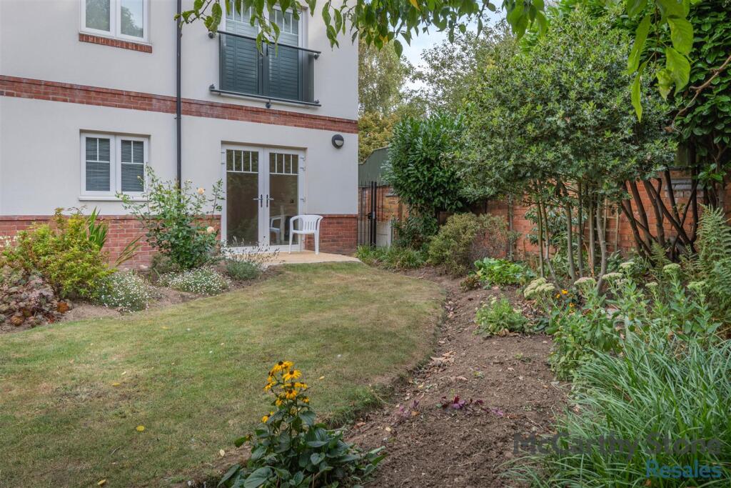8660478-exterior09.jpg
