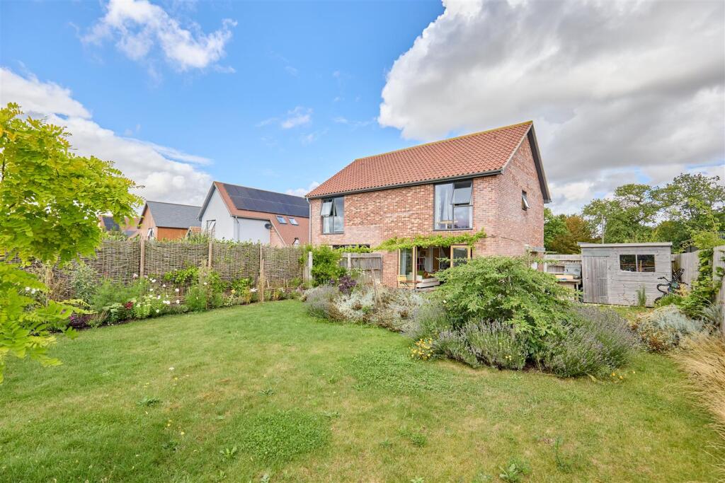 4 Cedars Rise 15.jpg