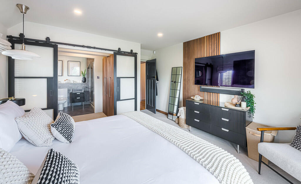 Master bedroom 