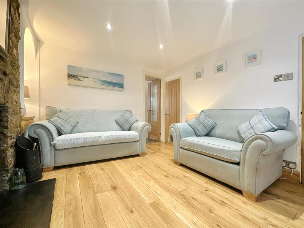 Lounge Towards Kitchen.JPG