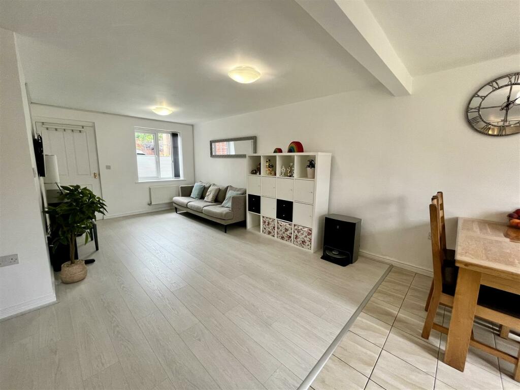 Open Plan Lounge, Dining &amp; Kitchen