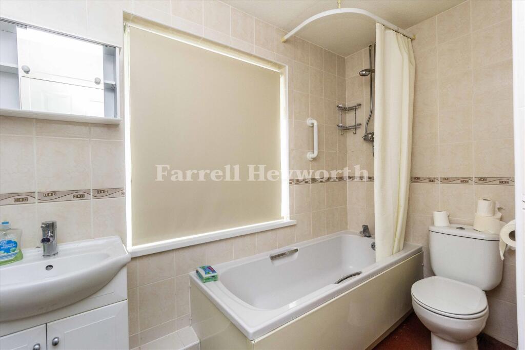 Bathroom T202508211254.jpg