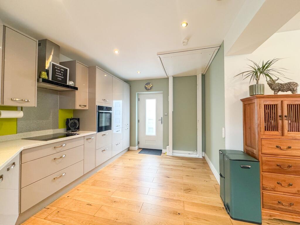 Kitchen / Diner / Lounge