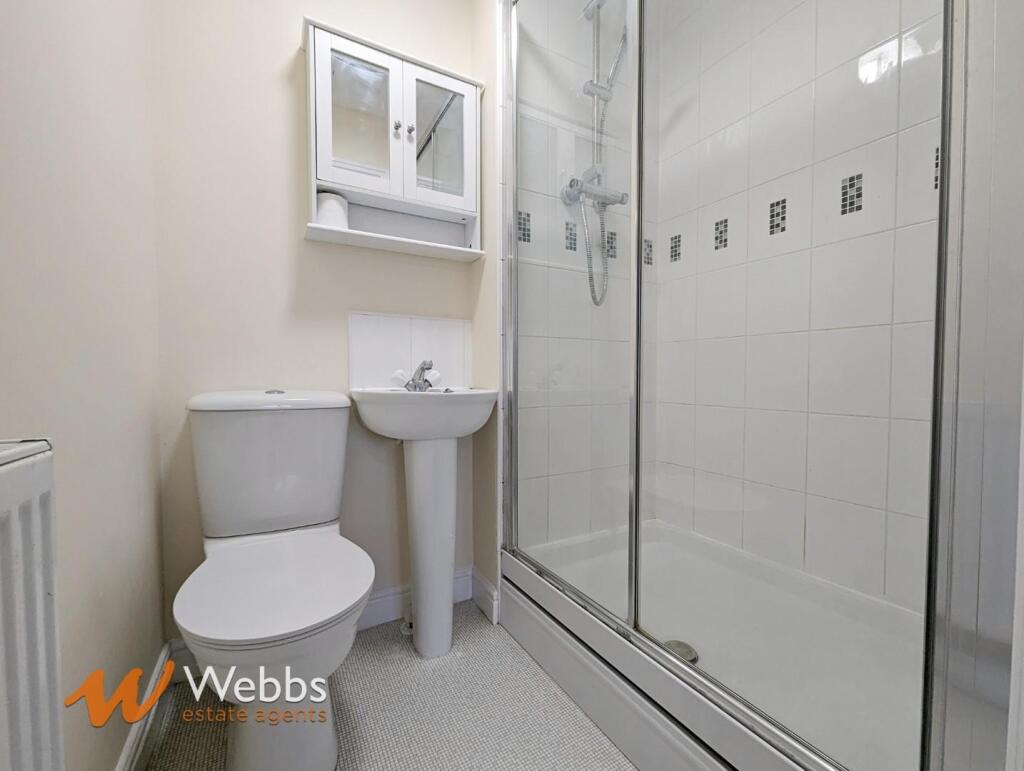 First Floor En-Suite.jpg
