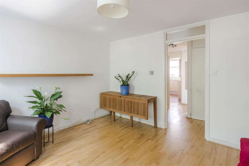 3, 23 Carburton Street-3.jpg
