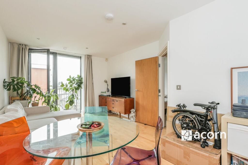 Living Room (3)