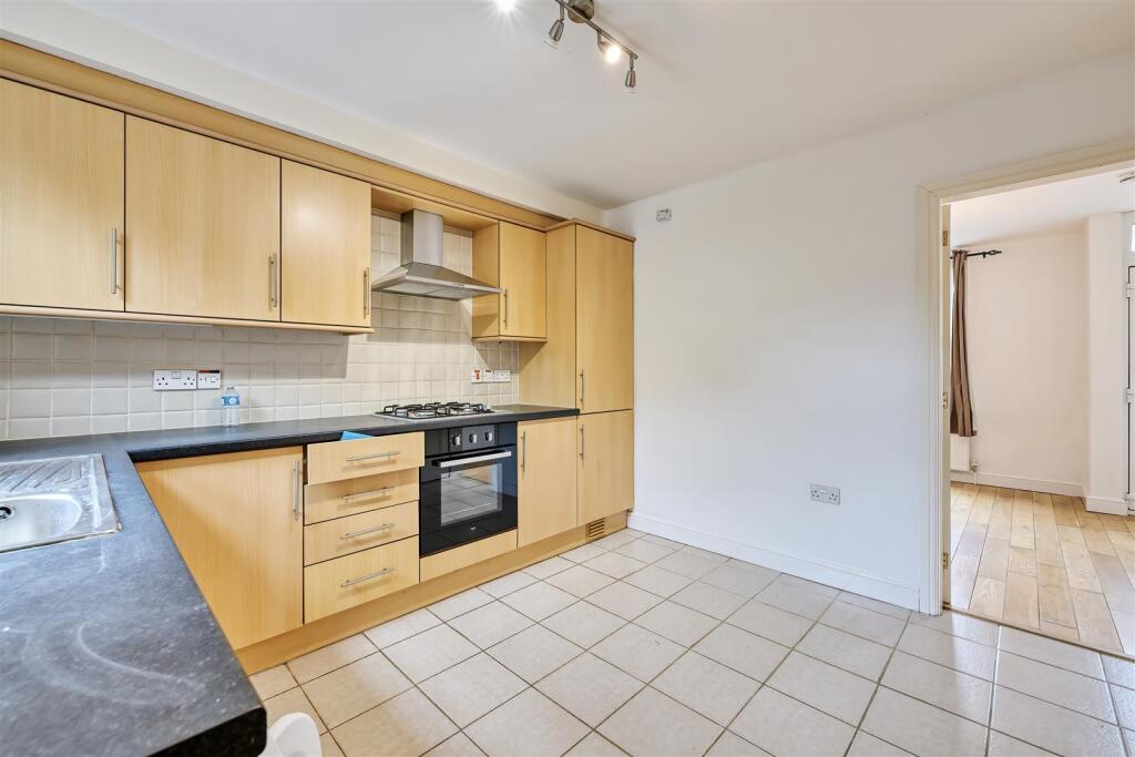 9-15 Gordon Rd Oundle-9.jpg