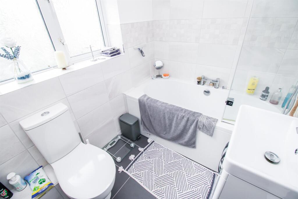 BATHROOM/W.C.