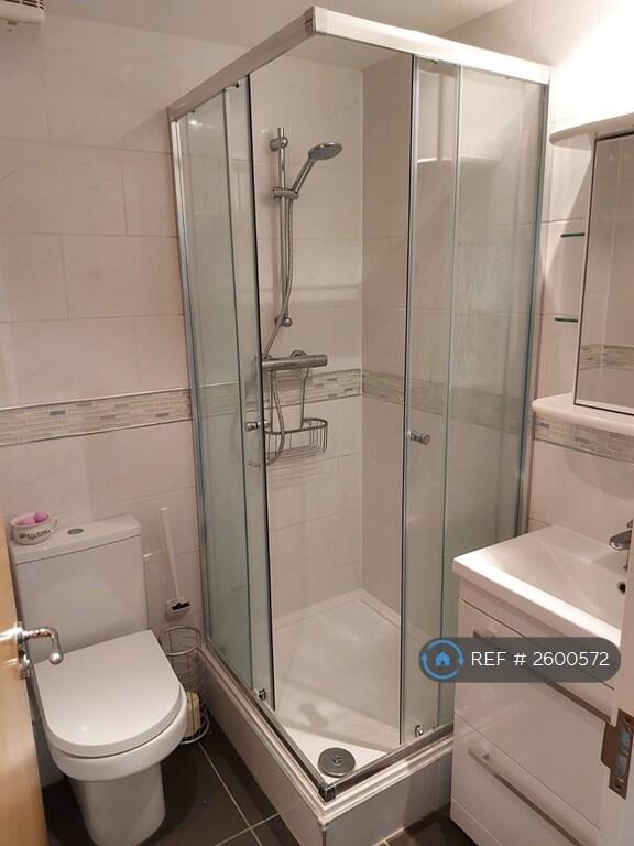 En-Suite To Master Bedroom