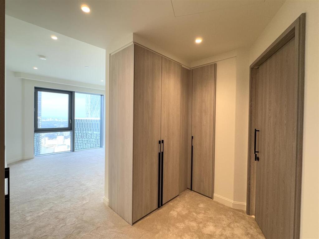 Bedroom 1 pic 3.jpeg