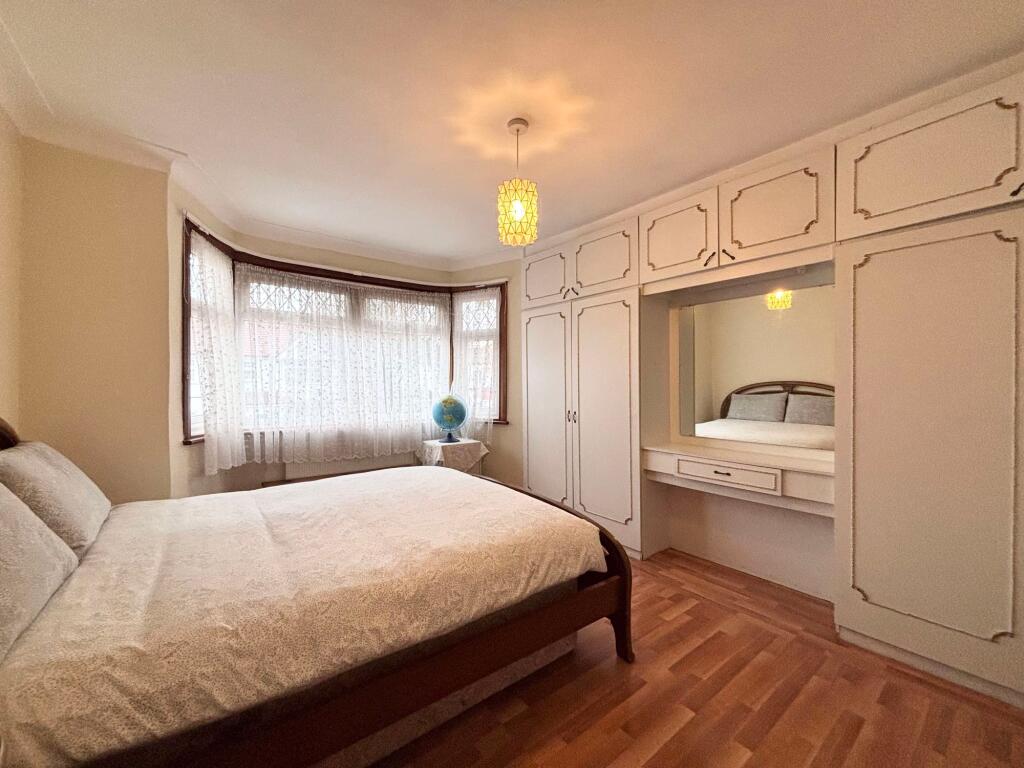 MAIN BEDROOM