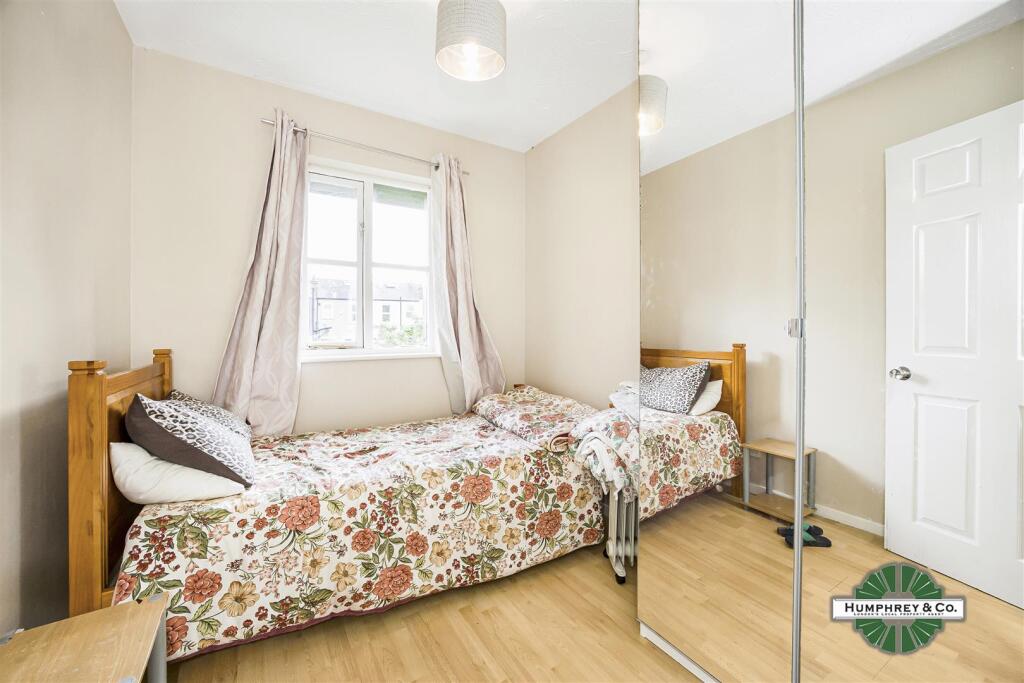 102  Camberlain Place -003-4550.jpg
