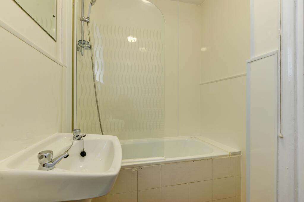 97 Bonchurch Road Bathroom 1