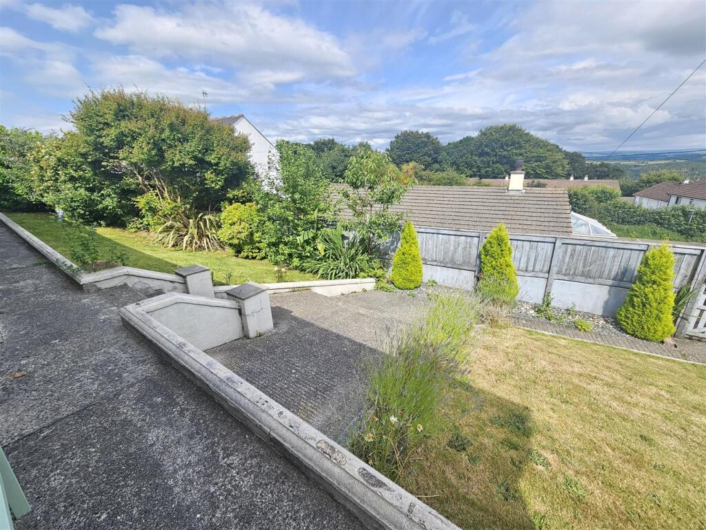 Front Garden (2).jpg