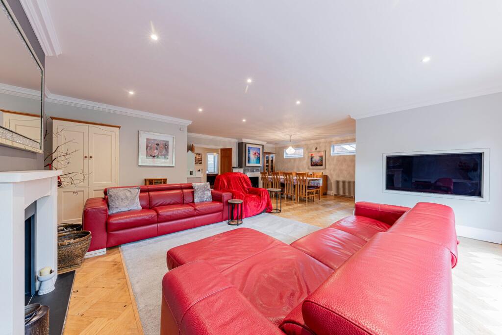 Living/Dining Room (5)