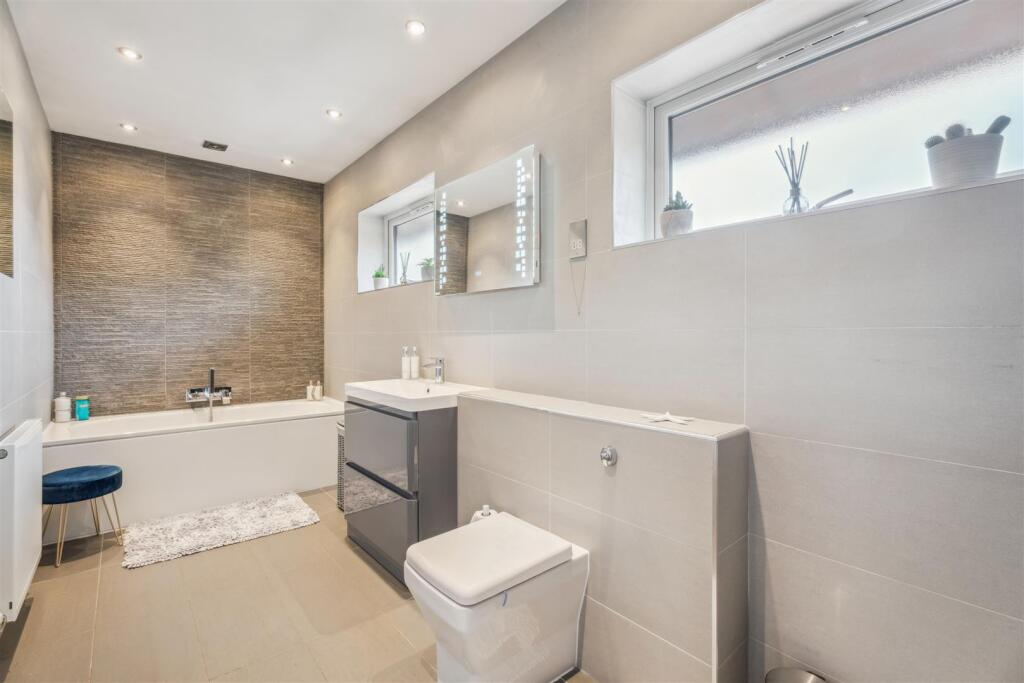 Bedroom Four Ensuite