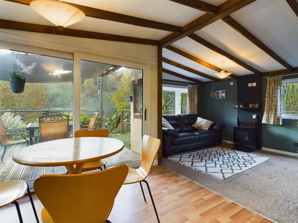 Dining kitchen/lounge