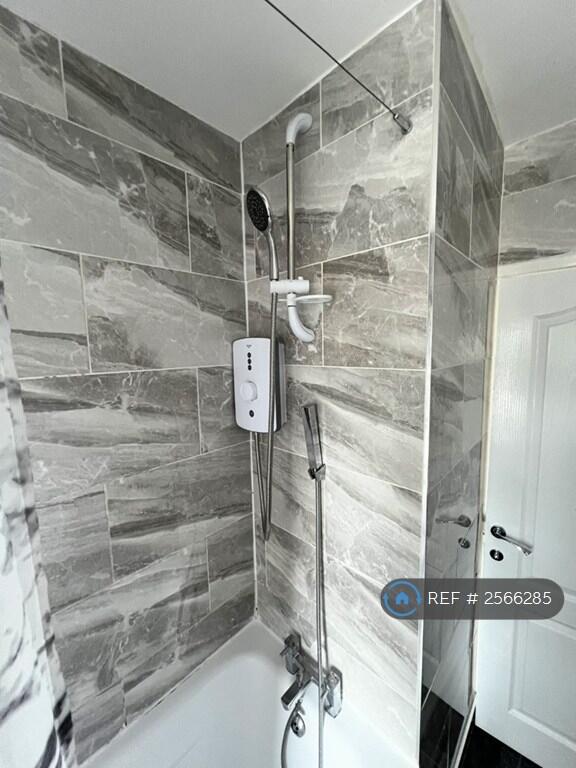 Bathroom 2 (Electric Shower)