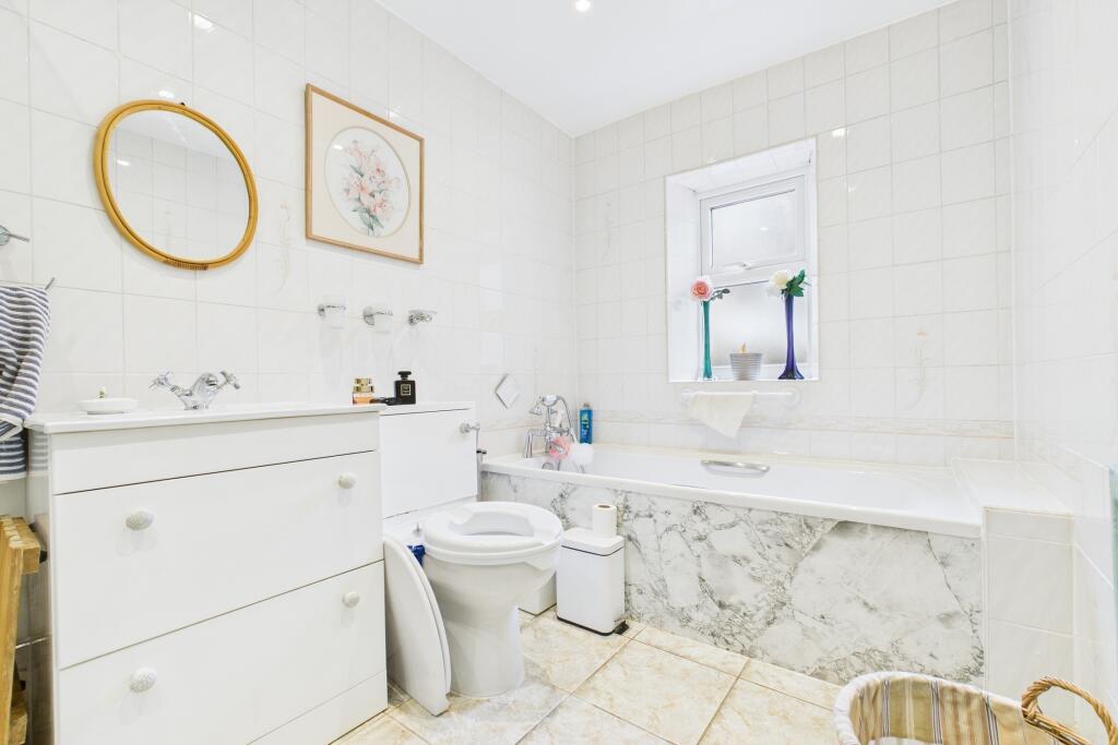 CAM04201G0-PR0068-STILL017