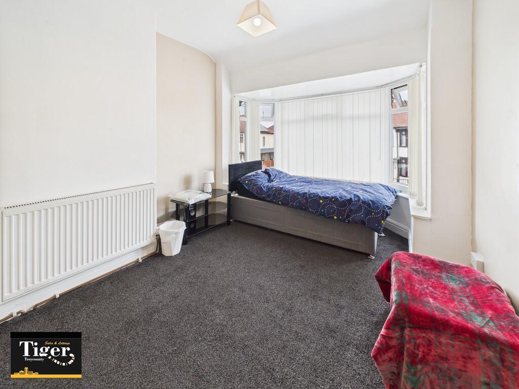 CAM02176G0-PR0627...