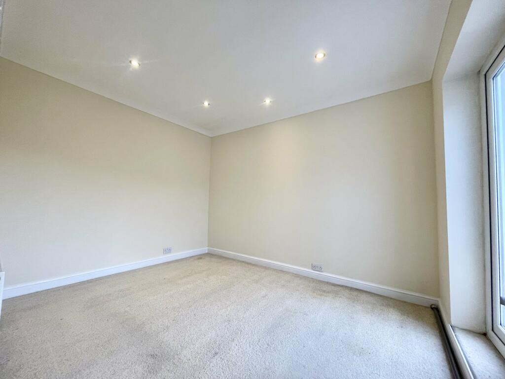 Middle Bedroom
