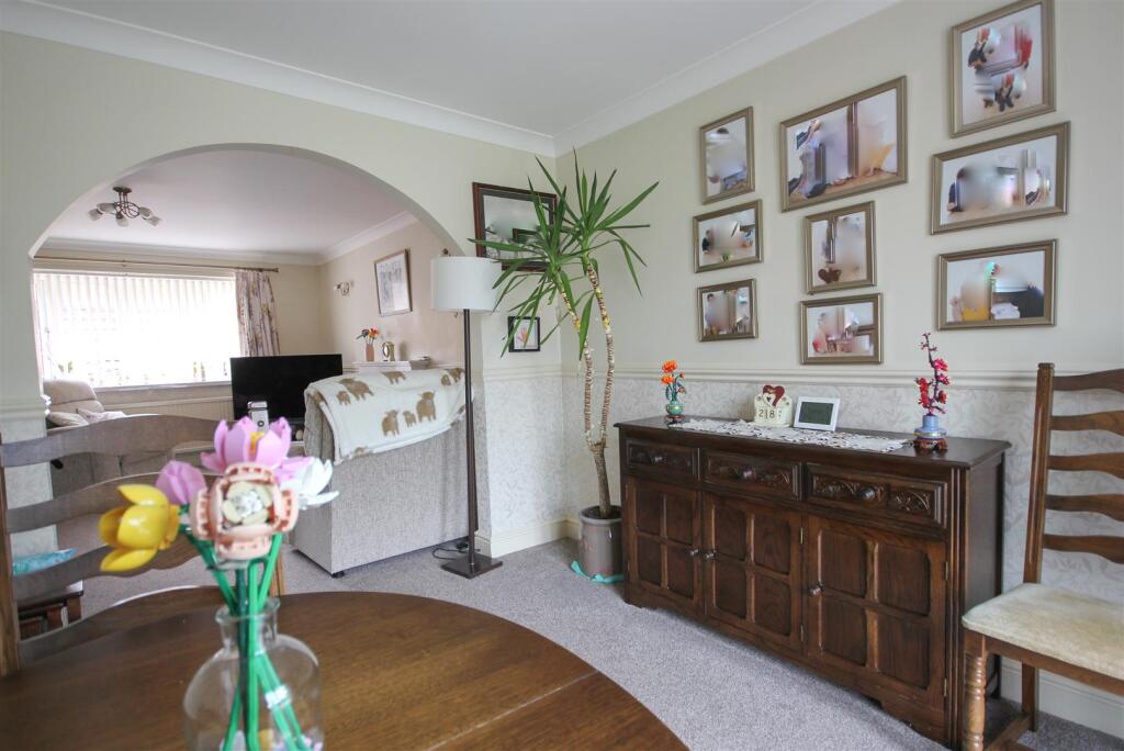 Dining Area 2.jpg