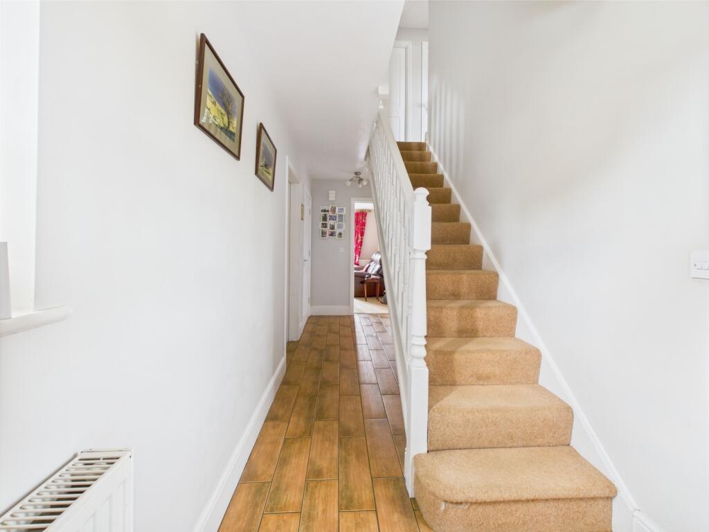 11. CAM04922G0-PR0024-STILL004