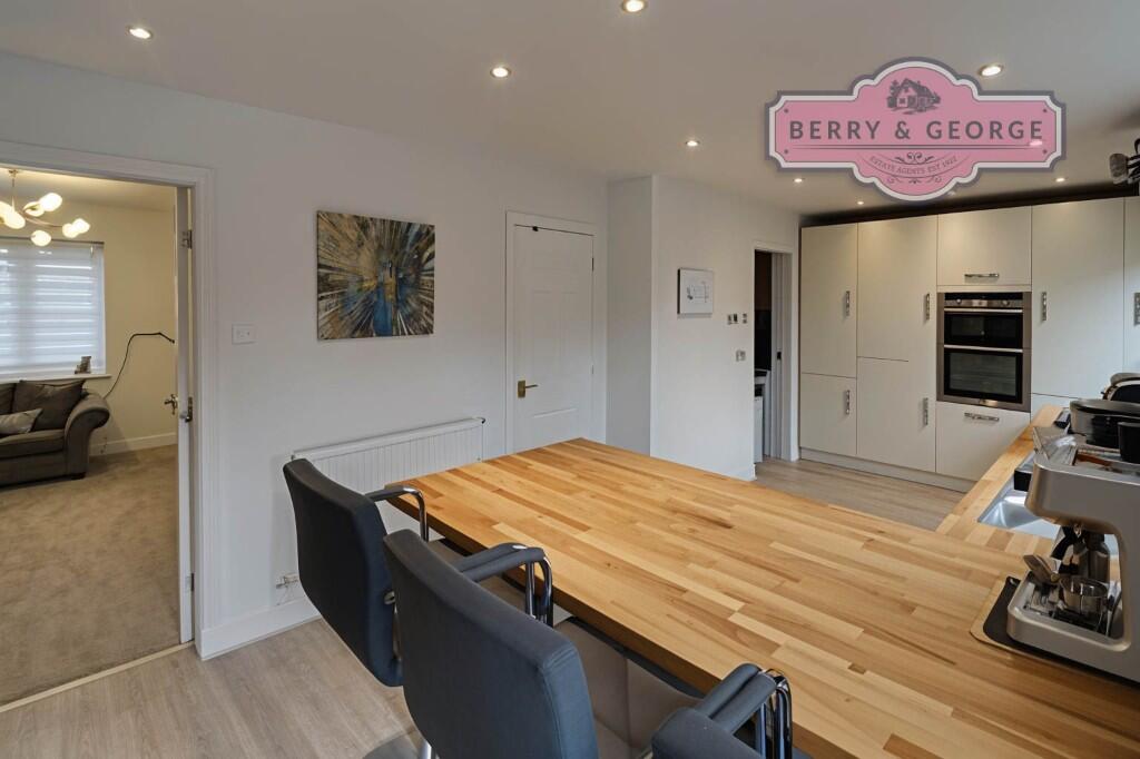 KITCHEN / DINER
