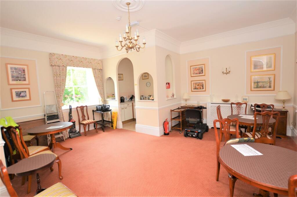 Communal Lounge/Kitchen