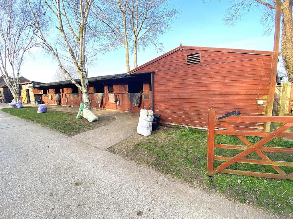 Lodden Stables 2.JPEG
