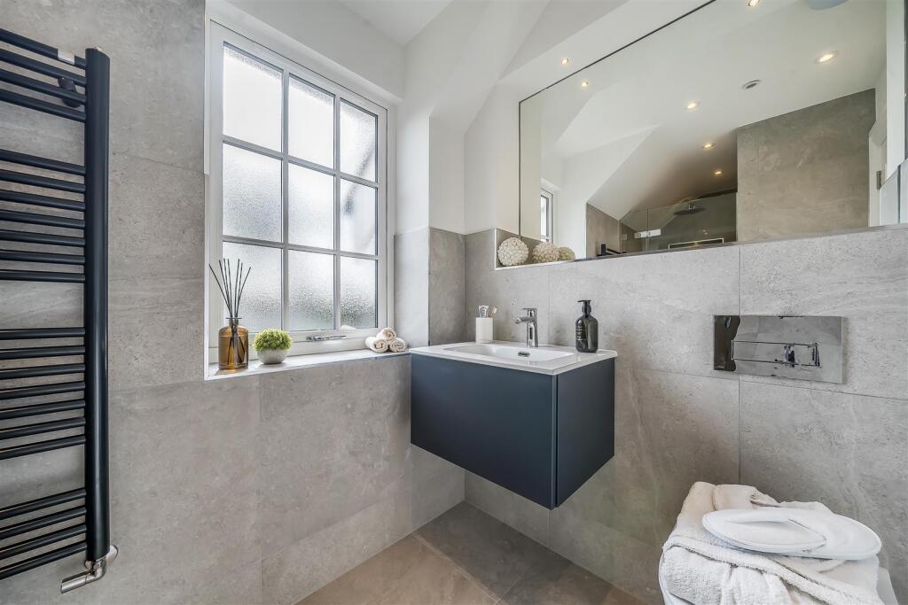 bedroom 2 en suie shower room.jpg