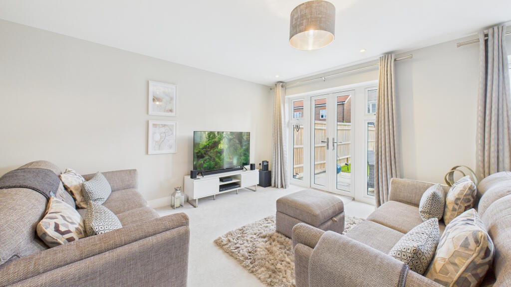 CAM04968G0-PR0066-STILL007