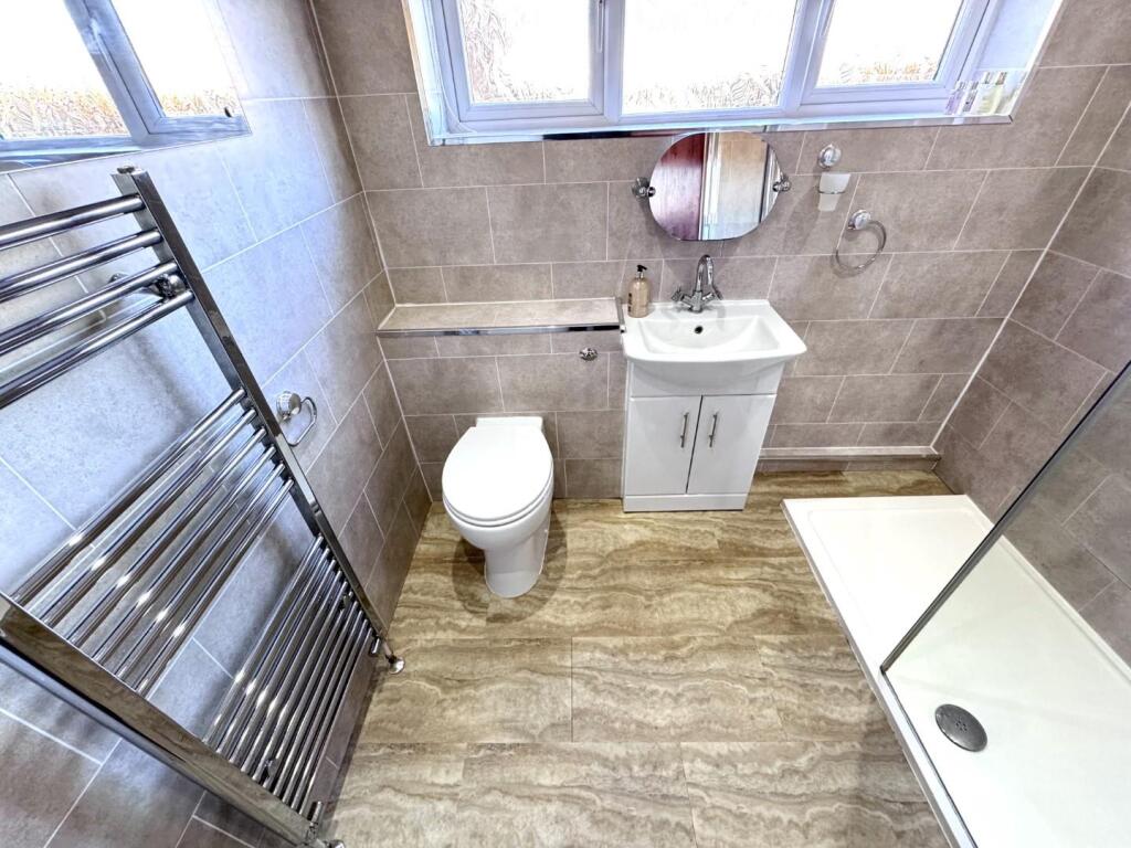 SHOWER ROOM