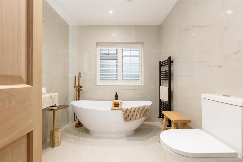 En-suite bathroom