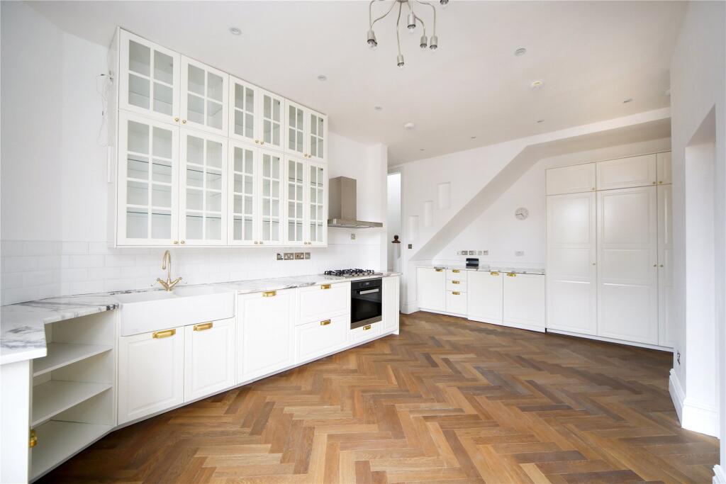 Spacious reception r