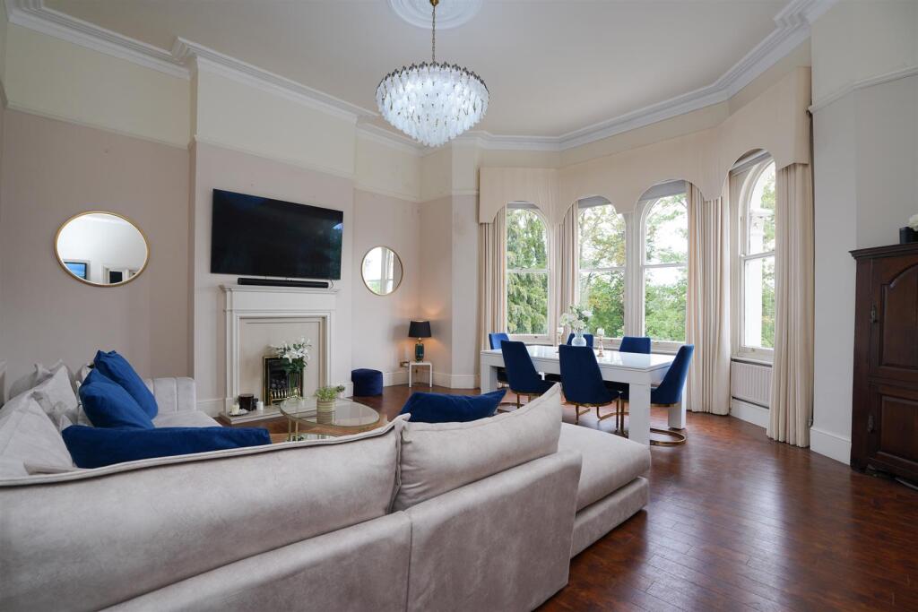 7 Regency Mews-2.jpg