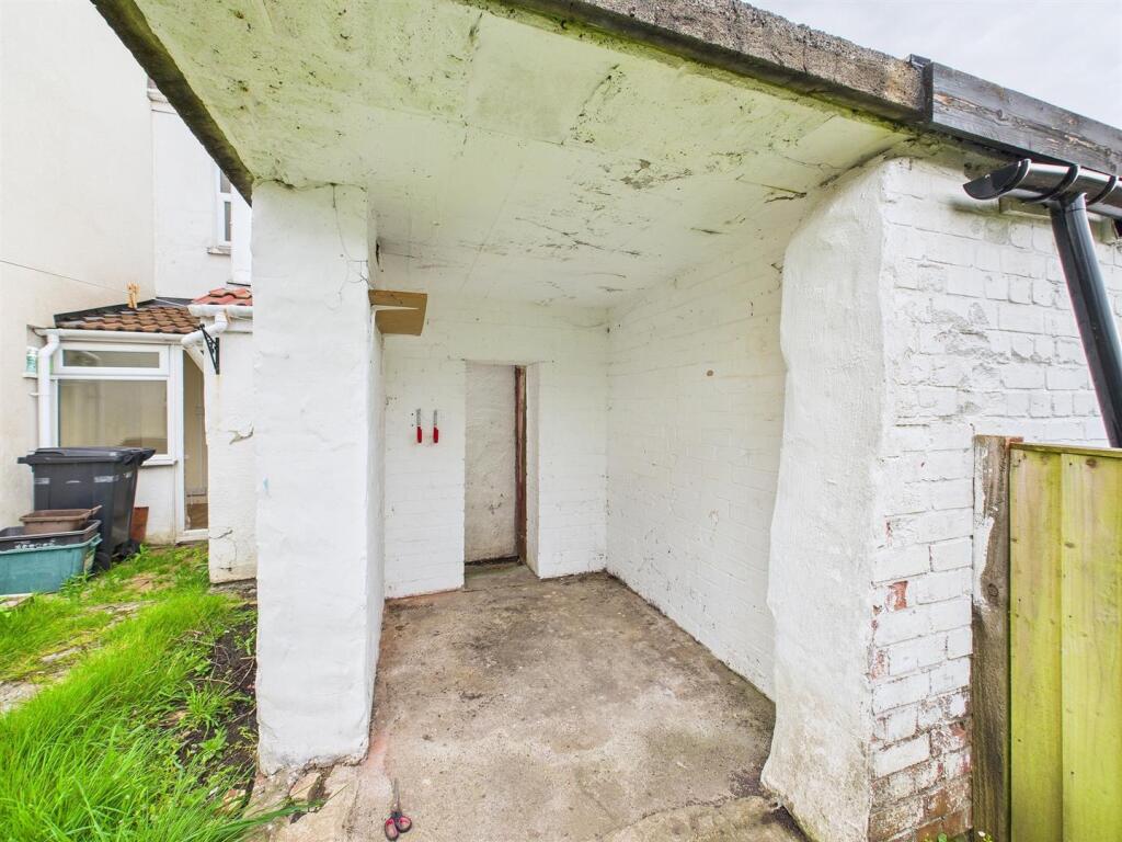 13 - 2 Bedroom terraced house.jpg