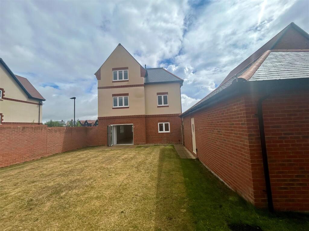 3 Lovejoy Road garden 3.jpg