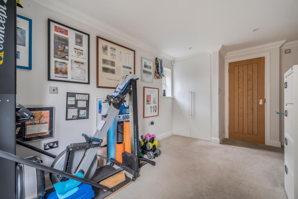 1395902-17-695f86...