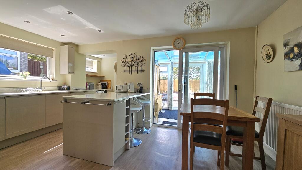 Kitchen / dining room