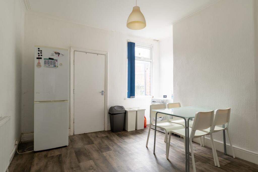 KITCHEN, DINER AND LIVING ROOM