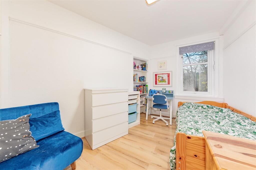 1R 102 Strathmartine Road Dundee-7.JPG