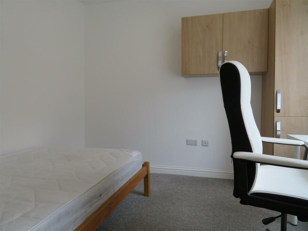 35 Lawson Bed1.JPG