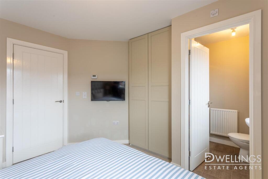 DWELEST - 19 Bishop Place, DE13 9EX-0019.jpg