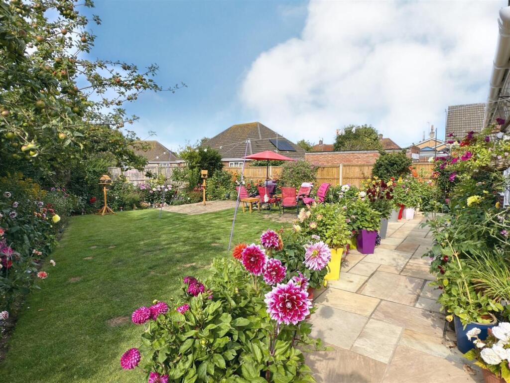 GARDEN REAR.jpg