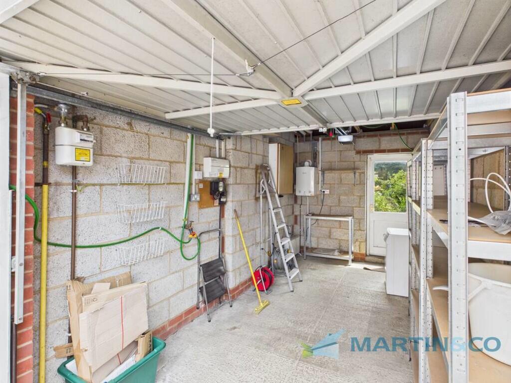 CAM02145G0-PR0068...