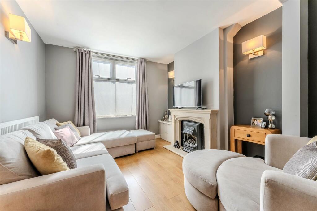Sitting/Dining Room