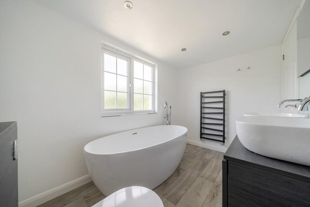 1320298-4-686bb84...