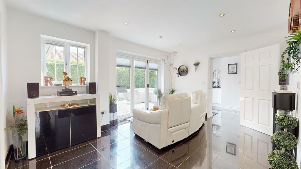 DINING ROOM/FAMILY ROOM